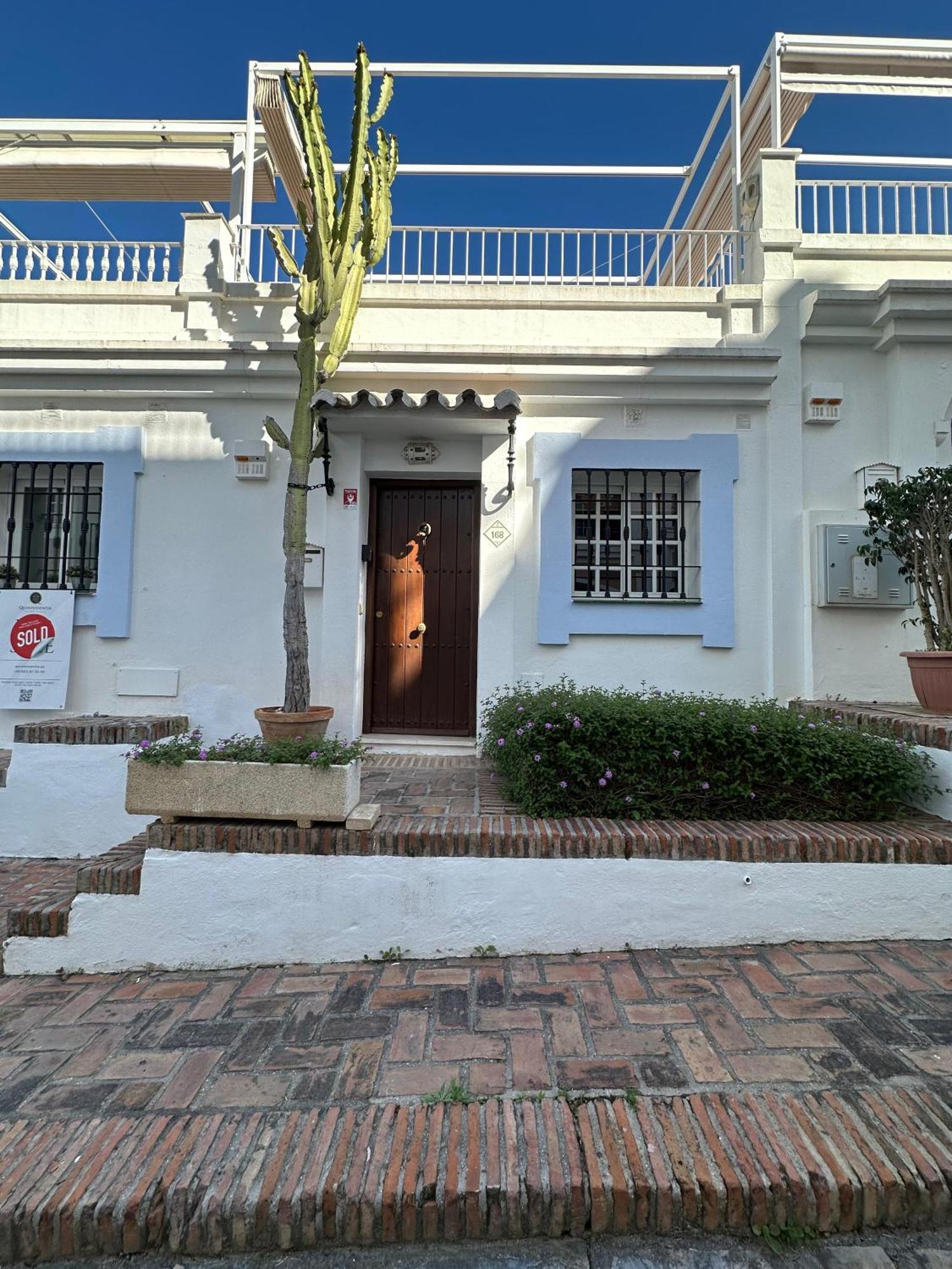 Aloha Pueblo, Garden , Rooftop View 3-storey Townhouse Apartment Marbella