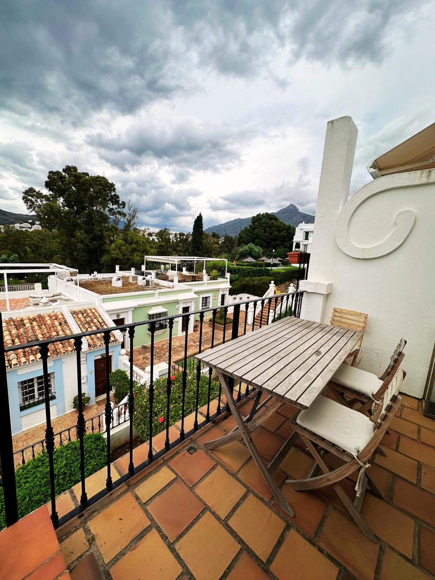 Aloha Pueblo, Garden , Rooftop View 3-storey Townhouse Apartment